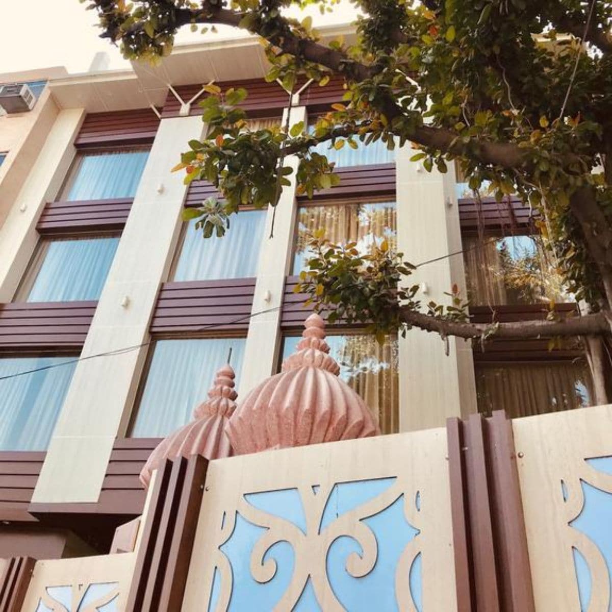 JRD PRIDE- Business Hotel - Tap to explore photos