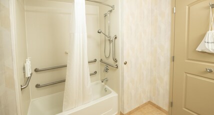 Hampton Inn Presque Isle Maine Room Type - 1KG MOB HEA ACC TUB STE NS