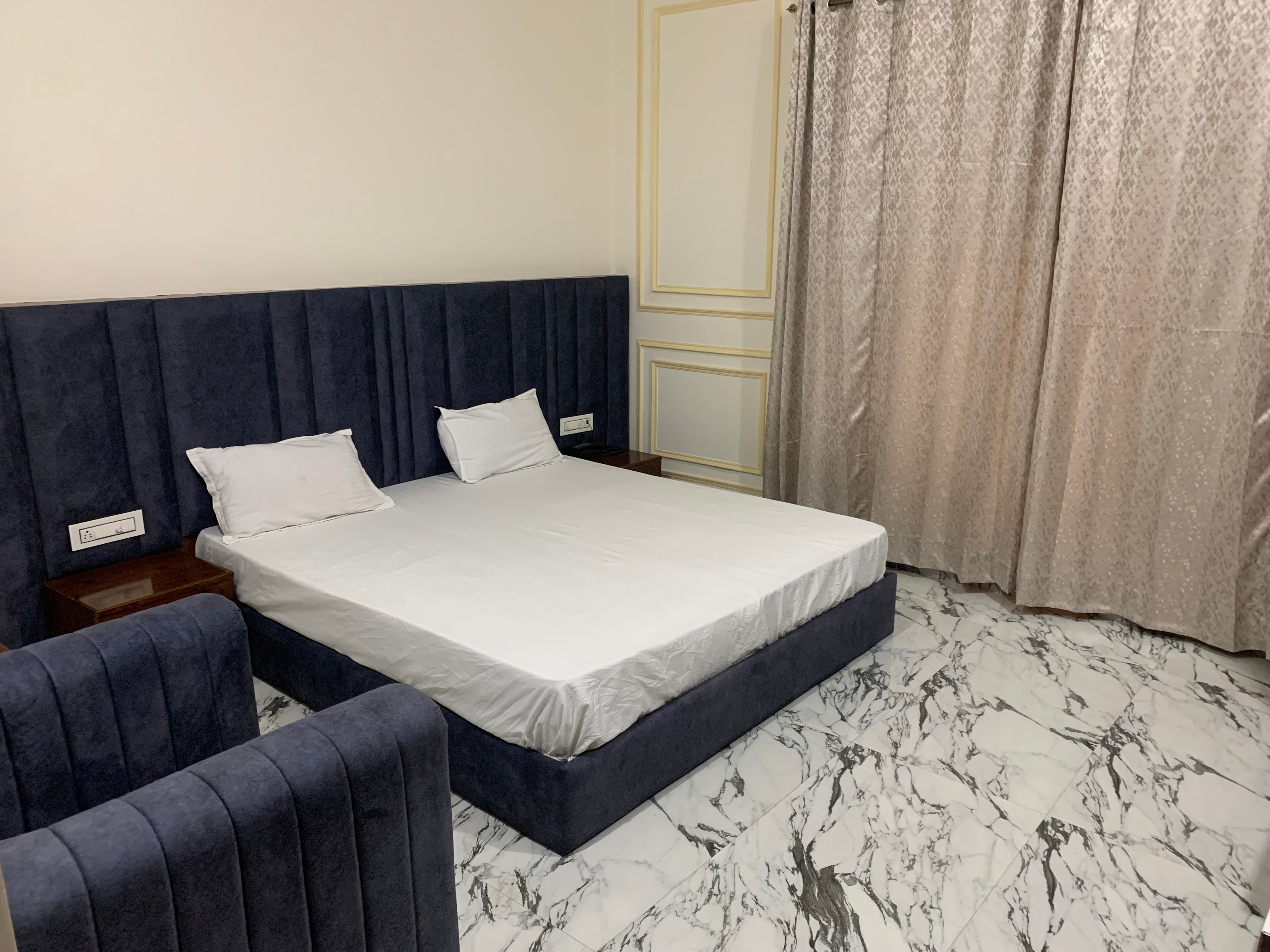 Hotel Shamsher Bagh - Tap to explore photos