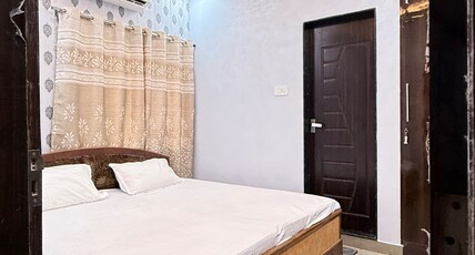 SHREE SHYAM KASHI STAY VARANASI Room Type - Luxury room