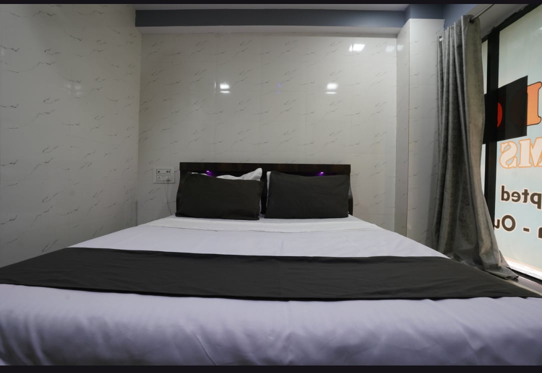 Hotel Delight Inn By HRG Hotels Surat - Tap to explore photos