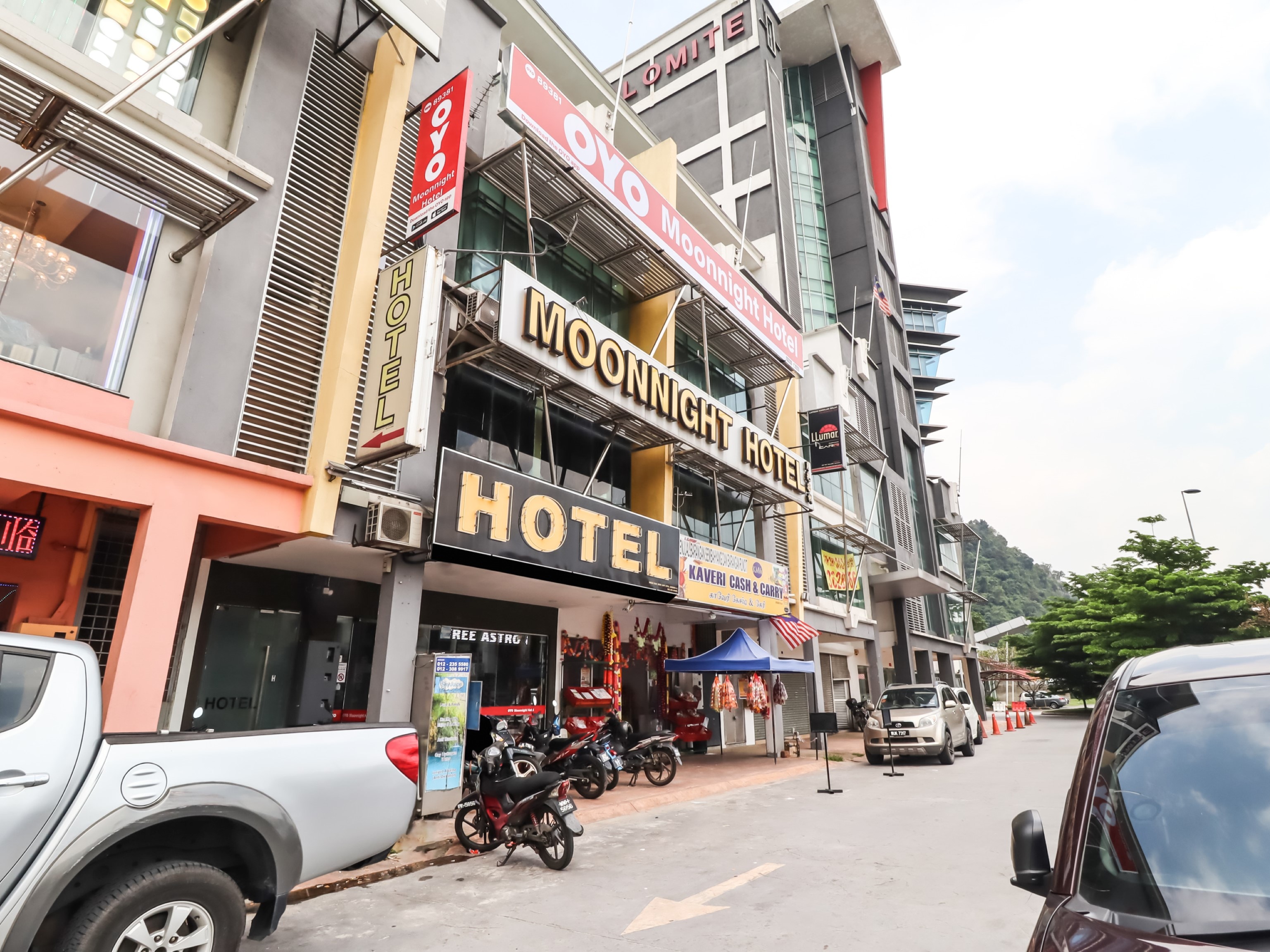 OYO 89381 Moonnight Hotel - Tap to explore photos