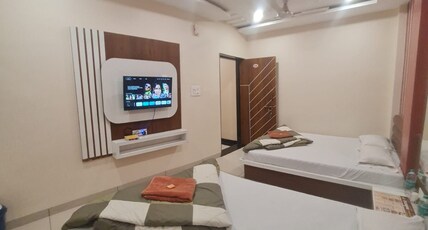 happy hotel Room Type - Deluxe Room with Hill View Double Bed