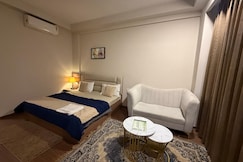 Trivana Stay Luxury Stay near Expo Pari Chowk