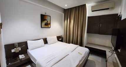 Hotel sai Saya Nashikroad Room Type - Deluxe Room Hotel sai Saya Nashikroad Room Type - Deluxe Room