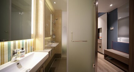 Holiday Inn Express Shanghai Pujiang Room Type - 1 King Suite