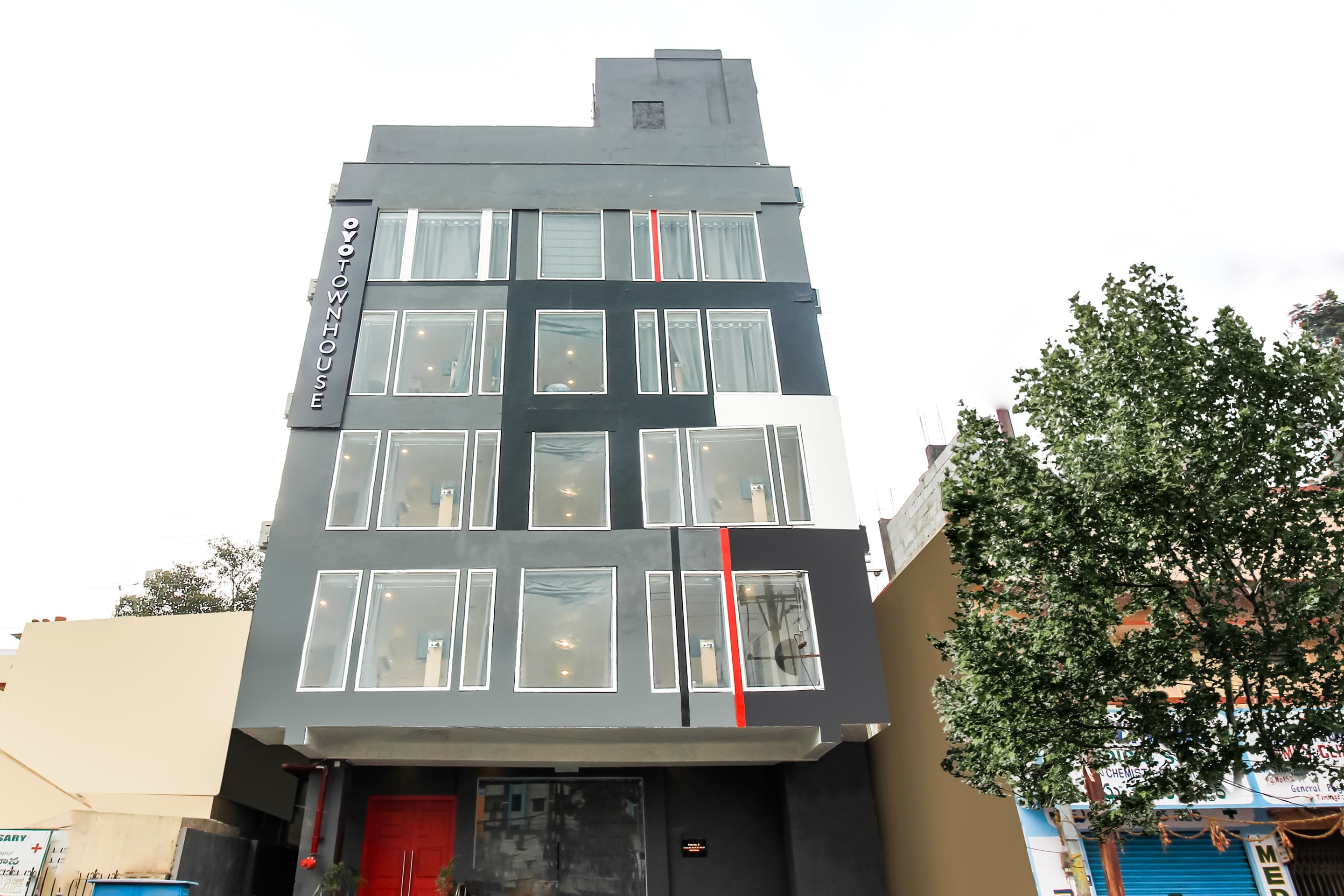 Townhouse Meridian Regency - Tap to explore photos