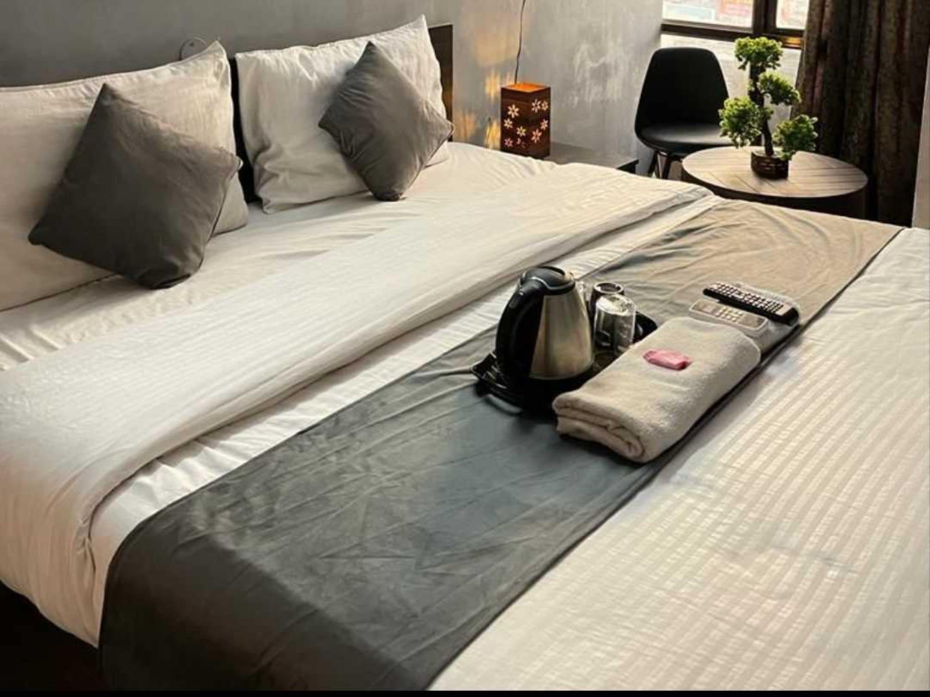 Hotel Tree - Tap to explore photos