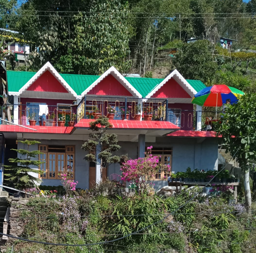 YANKEE HOMESTAY - Tap to explore photos