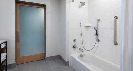 Hilton Garden Inn Longmont, CO Room Type - 1KNG MOB HEARING ACC W TUB