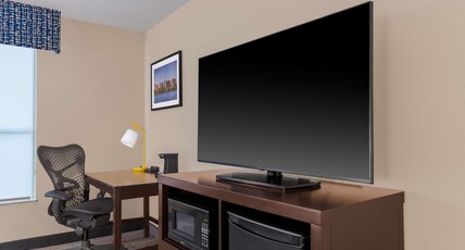 Hampton Inn & Suites by Hilton Madison / Downtown Room Type - 2 QN MOB HEAR ACC TUB NS
