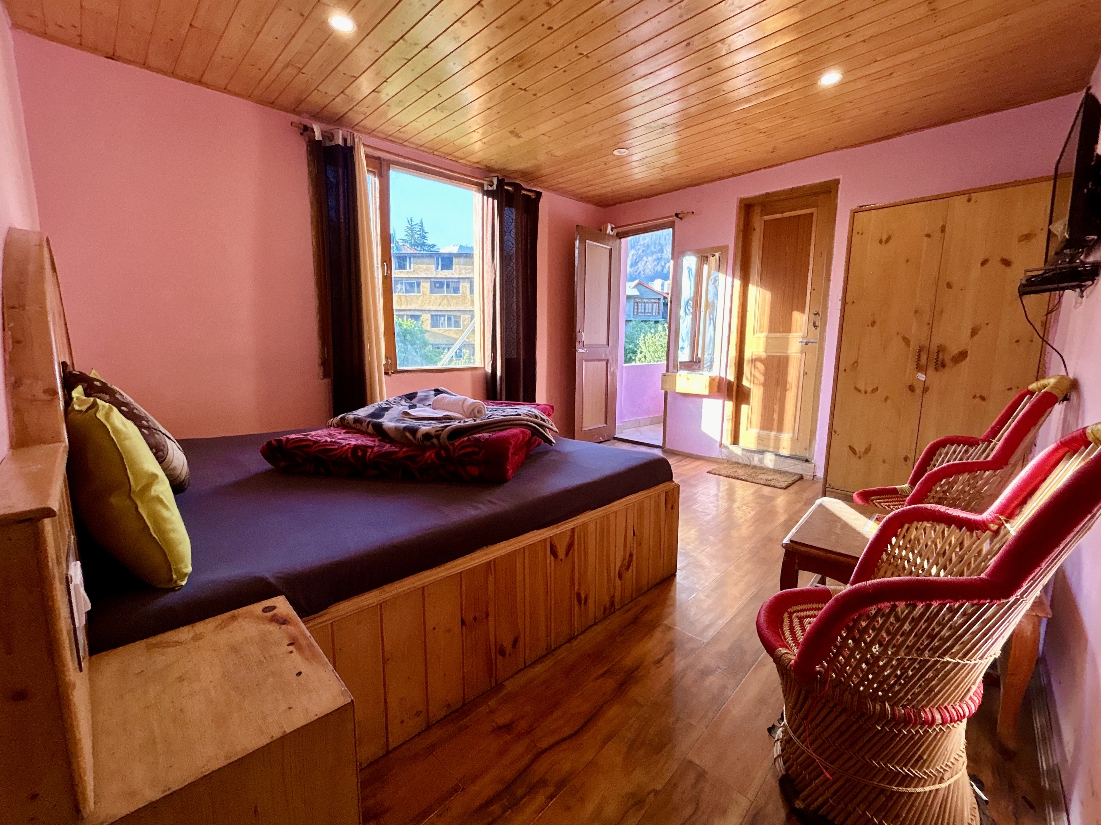 V Cottage - Tap to explore photos