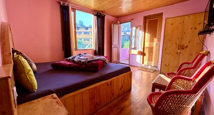 V Cottage Room Type - Classic Balcony Room with Mountain View