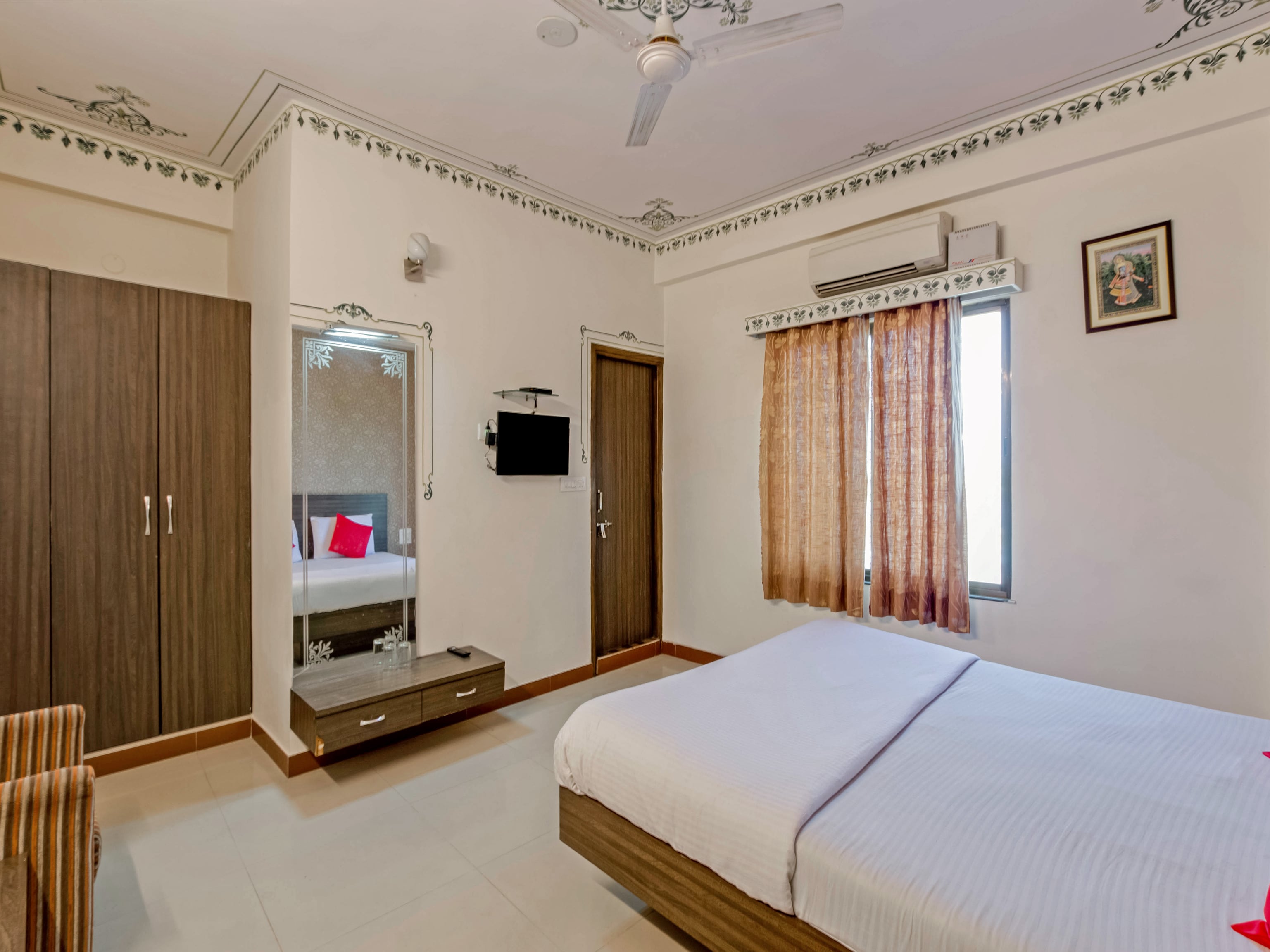 Hotel King Mansion - Tap to explore photos