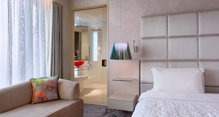 Le Meridien Gurgaon Delhi NCR Room Type - 2 Twin Beds, Aravalli View, Guest Room with Bathtub Le Meridien Gurgaon Delhi NCR Room Type - 2 Twin Beds, Aravalli View, Guest Room with Bathtub