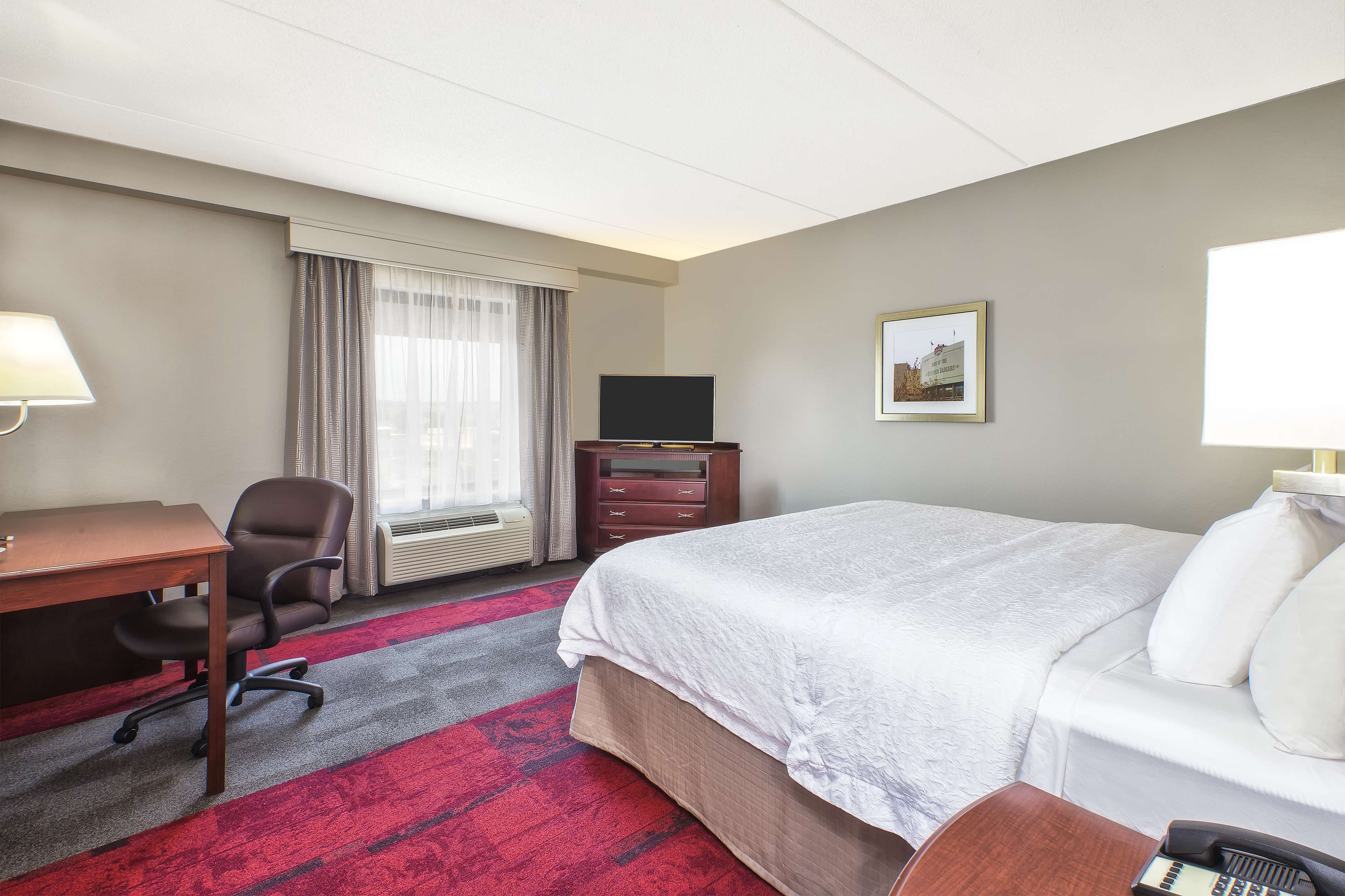 Hampton Inn & Suites Madison - West - Tap to explore photos