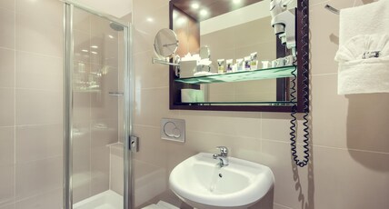 Mercure London Paddington Room Type - Small double room with 1 double bed