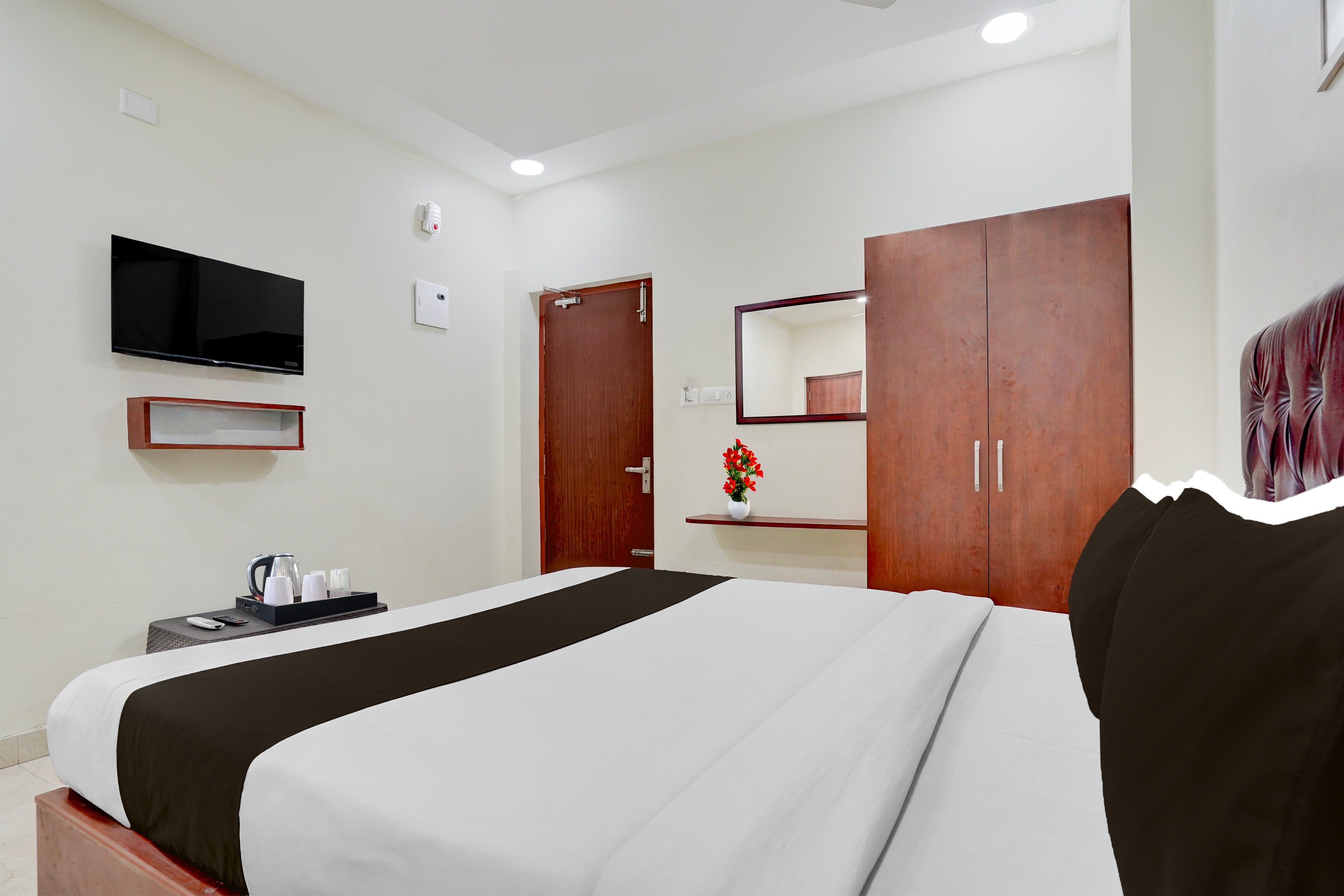Super Hotel O Magunta Layout Nellore Formerly The Paradise Guest Inn - Tap to explore photos