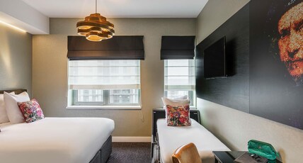Mercure Hotel Amsterdam Sloterdijk Station Room Type - Classic Family room with a double bed and a single sofa-bed