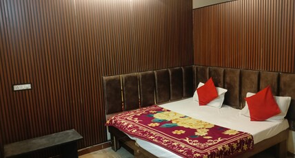 Shri radhe sagar hotel Room Type - Super Deluxe