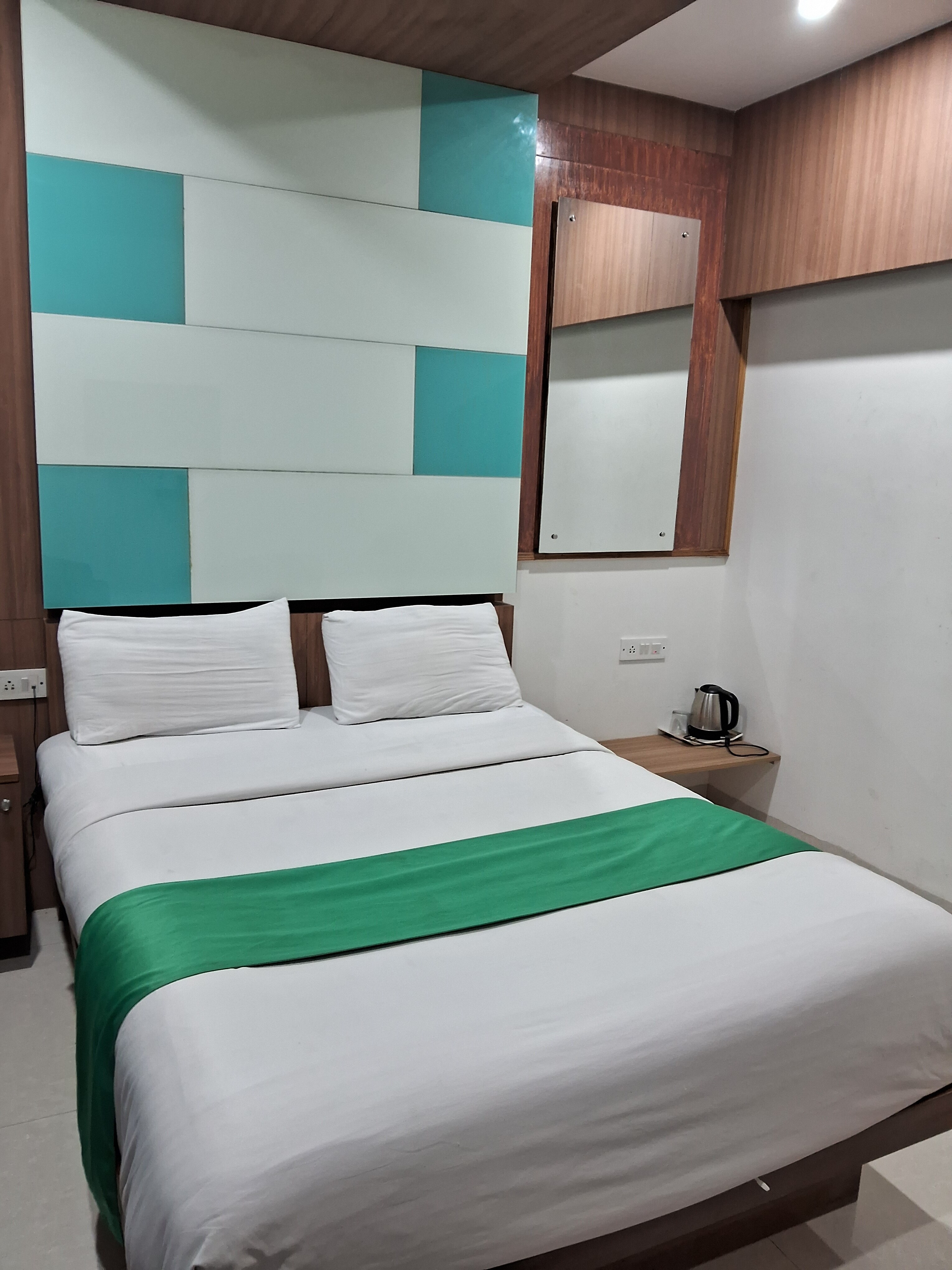 Hiland Suites - Tap to explore photos