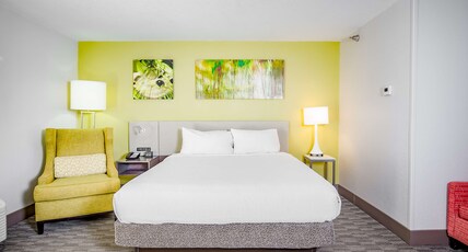 HILTON GARDEN INN ORANGE BEACH Room Type - 1KNG DLX PARTIAL BEACH VW