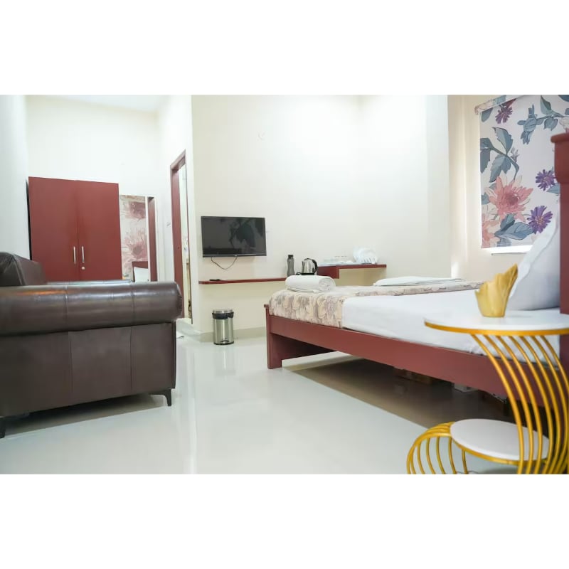 AC Queen Room Near Wipro Circle Gachibowli - Tap to explore photos