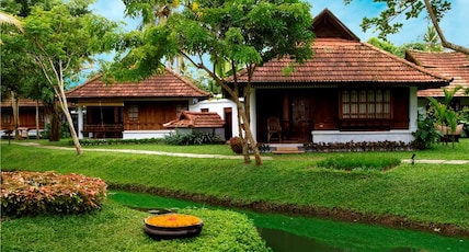 Kumarakom Lake Resort Room Type - Heritage Lake View Villa with Private Pool Kumarakom Lake Resort Room Type - Heritage Lake View Villa with Private Pool