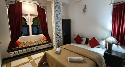 Mild Life Hostel Udaipur |250 Metres from Ambrai Ghat Room Type - AC Deluxe Room