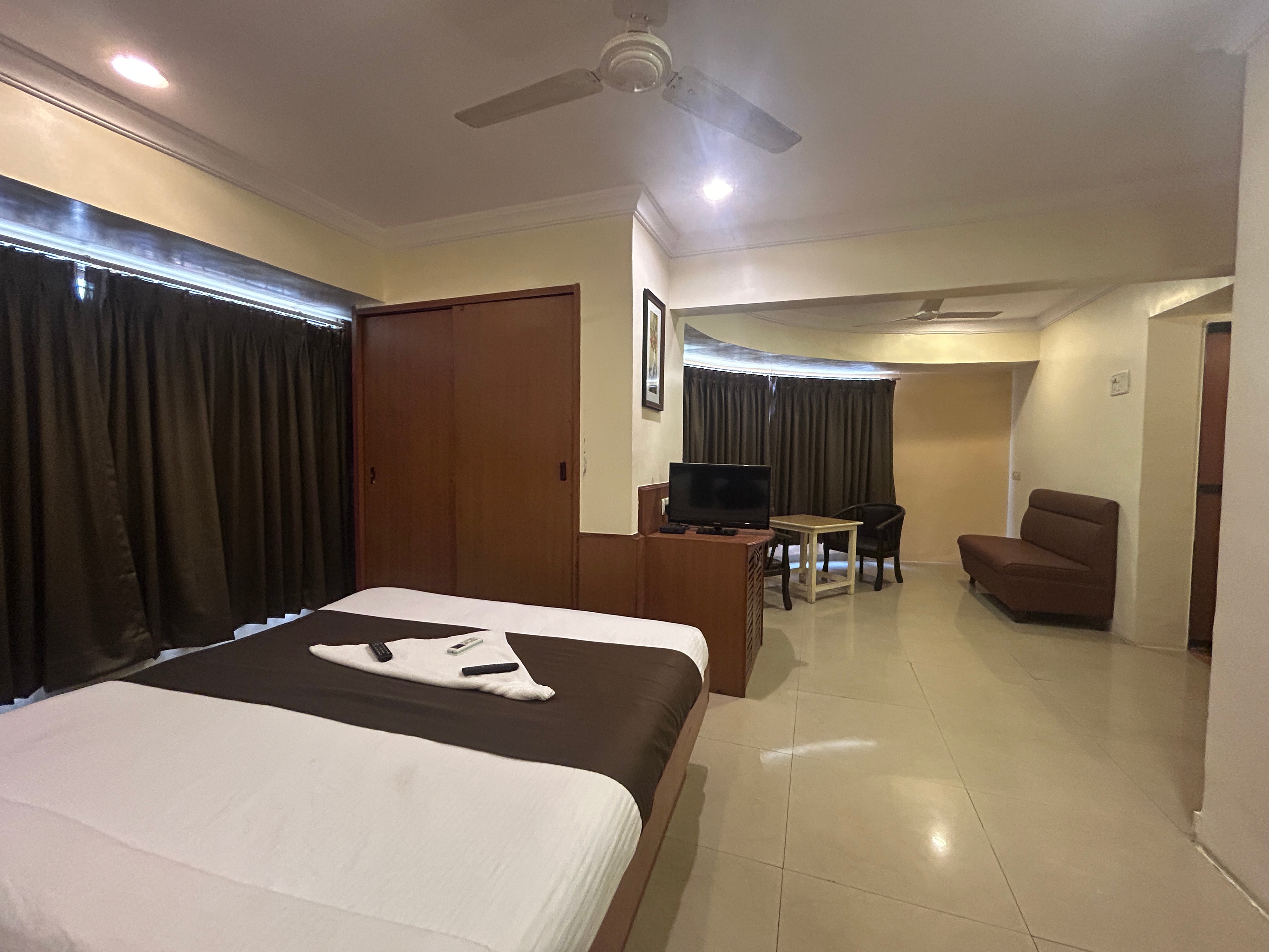 Hotel Lucky Near Nesco - Tap to explore photos