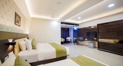 HOTEL SHIVALIK Room Type - Corporate Suite Room with Bathtub HOTEL SHIVALIK Room Type - Corporate Suite Room with Bathtub