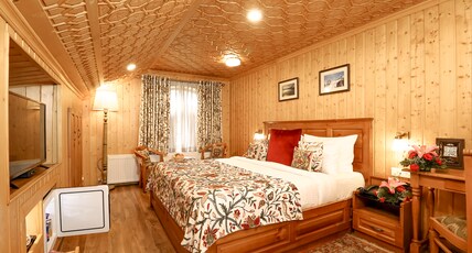 Shaw Inn by Stay Pattern - Gulmarg Room Type - Premier Room Ground Floor