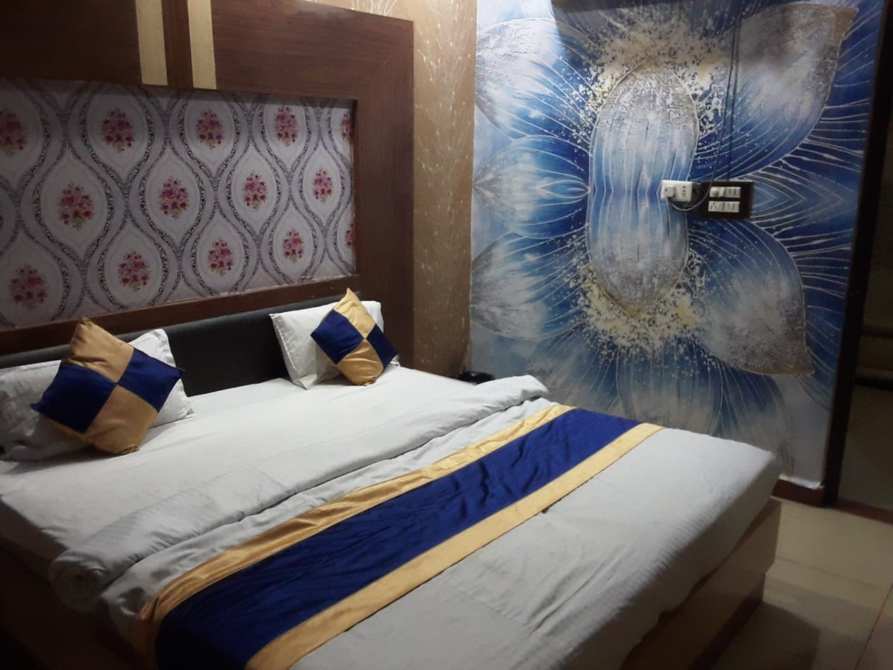 Vaibhav Palace Guest House - Tap to explore photos