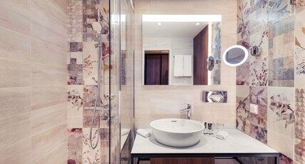 Mercure Budapest Korona Hotel Room Type - Superior room with 1 double bed, feel the touch of the royal history with local spirit Mercure Budapest Korona Hotel Room Type - Superior room with 1 double bed, feel the touch of the royal history with local spirit
