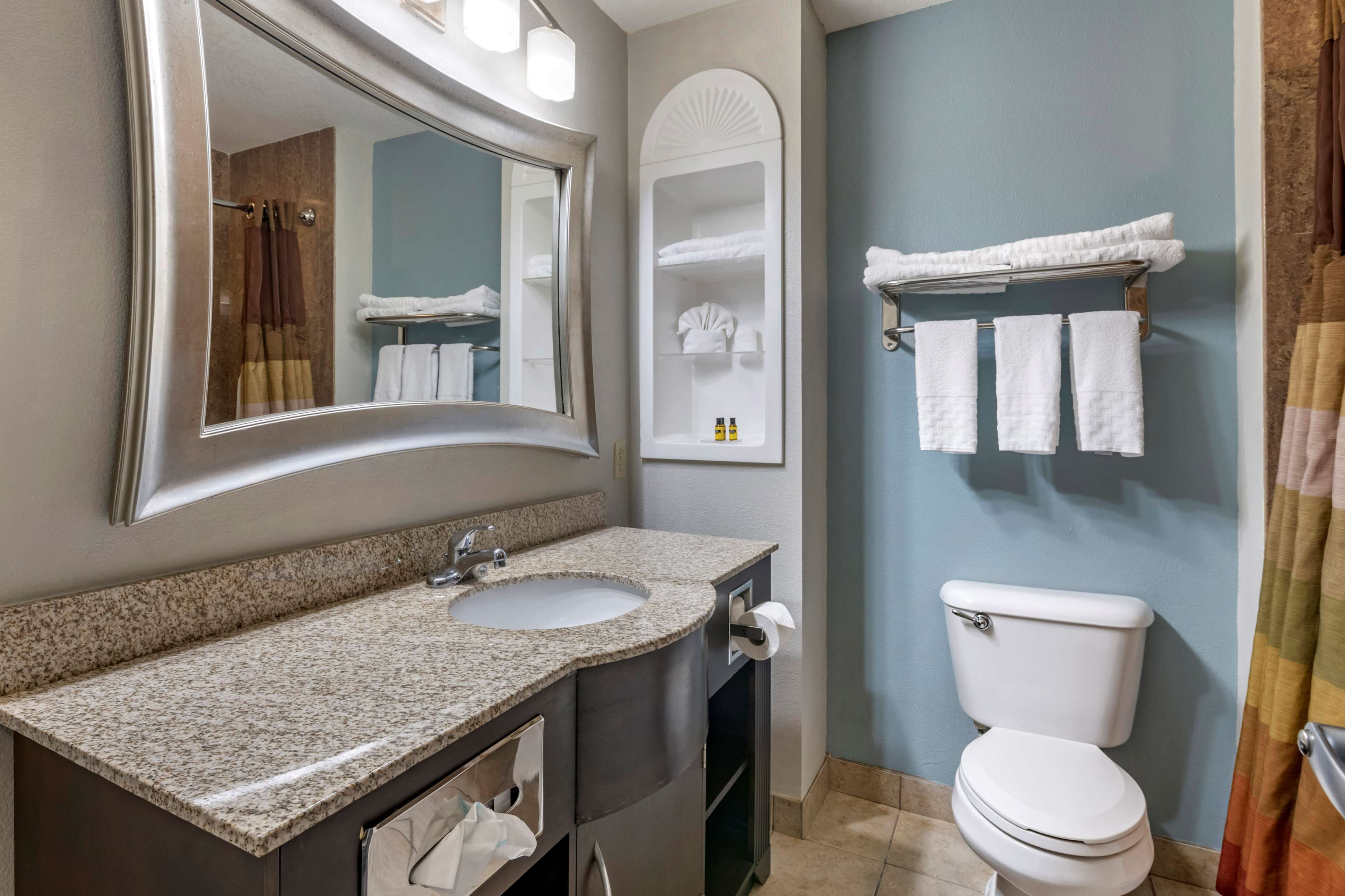 Best Western Plus Bradenton Gateway Hotel - Tap to explore photos