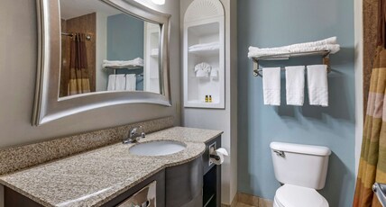 Best Western Plus Bradenton Gateway Hotel Room Type - 2 Queen Beds, Mobility Accessible, Bathtub, Non-Smoking, Full Breakfast Best Western Plus Bradenton Gateway Hotel Room Type - 2 Queen Beds, Mobility Accessible, Bathtub, Non-Smoking, Full Breakfast