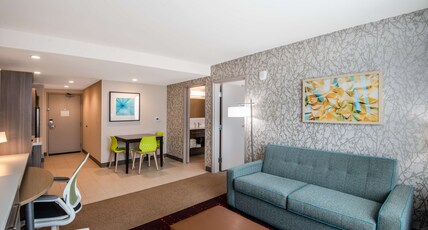 Home2 Suites by Hilton Phoenix Airport North, AZ Room Type - 1 KING 1BDRM SUITE NONSMOK
