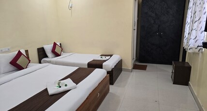 GT Empire Hotel Near Chennai Trade Centre Room Type - Deluxe Triple Ac Room