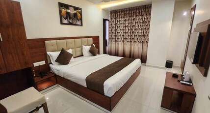 HOTEL 4REN Room Type - DELUXE KING OR TWIN BED ROOM