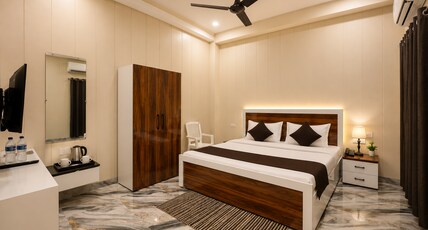 Shri Raghav Palace Hotel Ayodhya Room Type - Deluxe Room