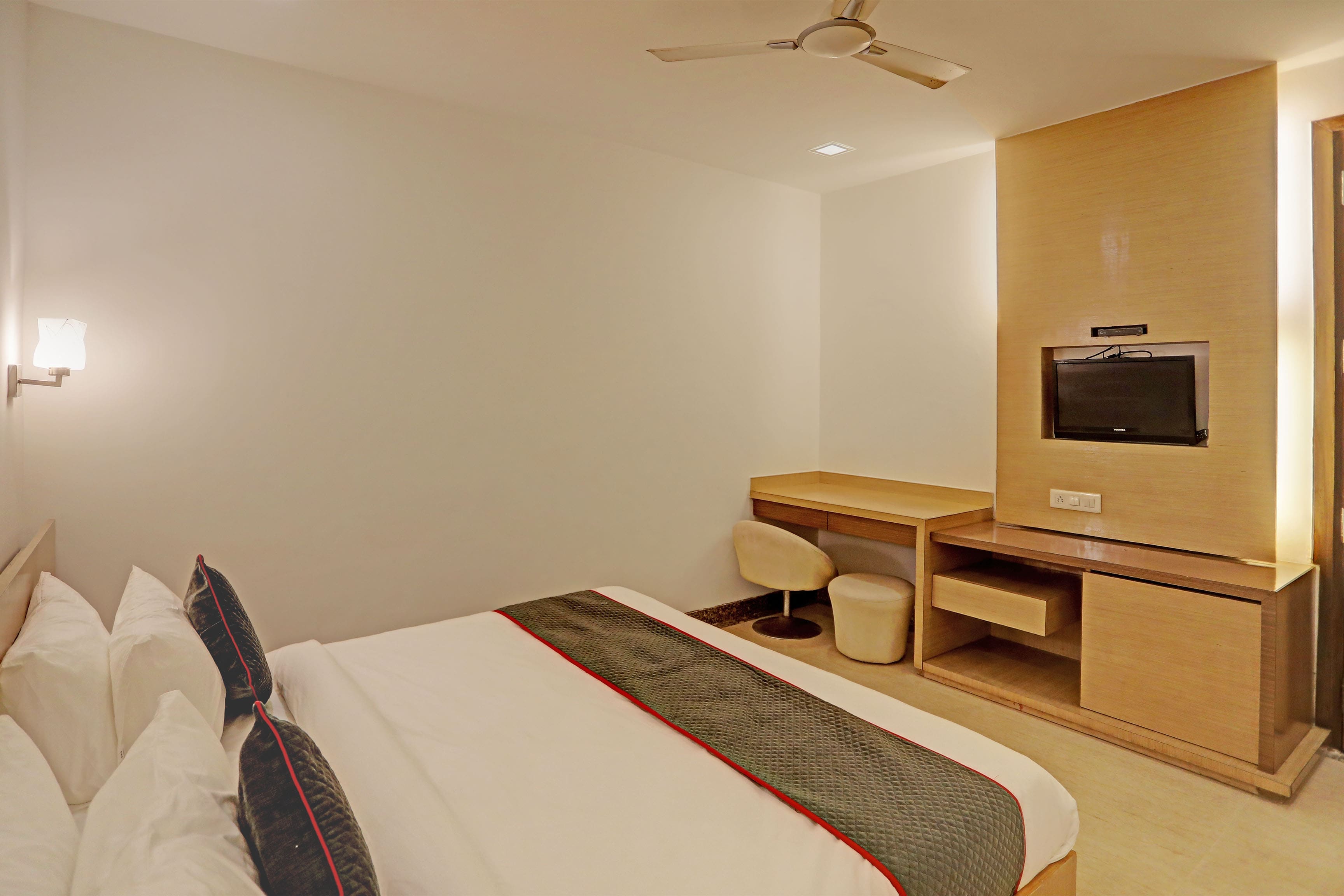 Townhouse Relax Suits A Boutique Hotel Vasundhara - Tap to explore photos