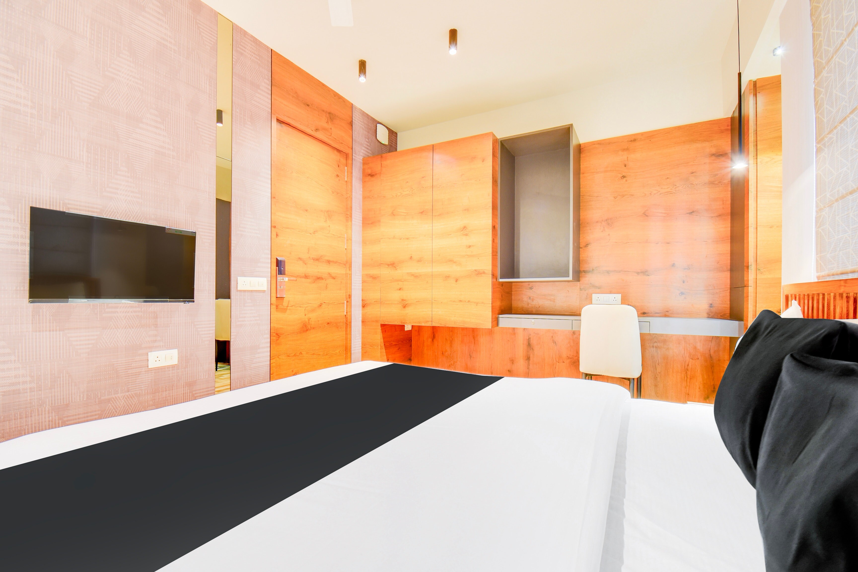 Collection O Abssolute Homtel - Tap to explore photos