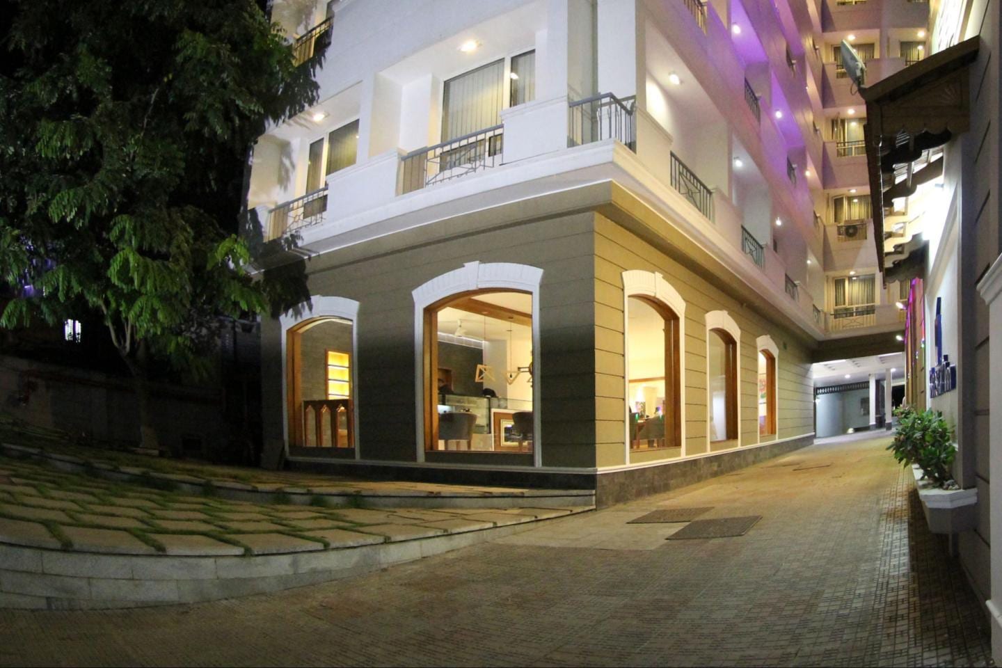 Bhasuri Inn - Tap to explore photos