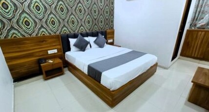 hotel shree Tapovan Room Type - Deluxe Room