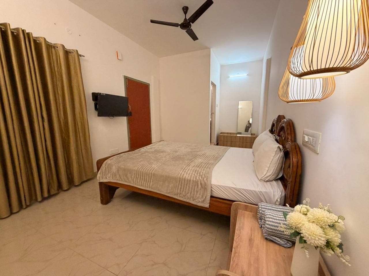 Palm Retreat 6BHK - Tap to explore photos