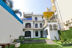 FabHotel Signature Luxe Inn - Chhattarpur