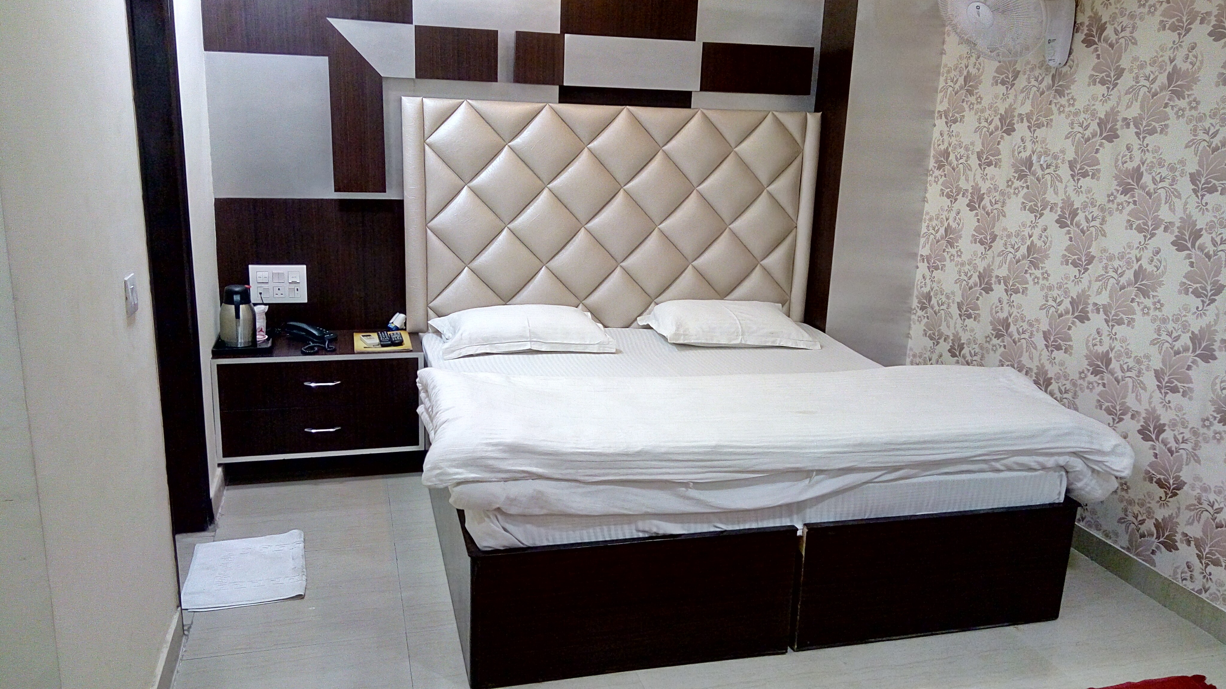 Pagoda Resorts Inn, Ravinder Path - Tap to explore photos