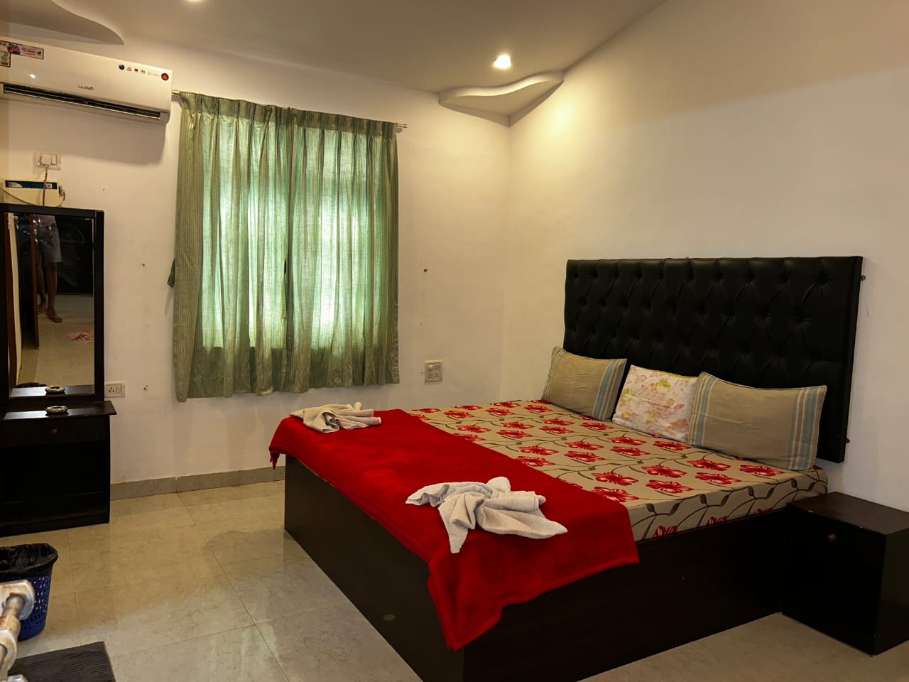 Jerrisa Paradise Deluxe rooms in Calangute - Tap to explore photos