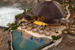 Arna Suites and Ocean Lounge