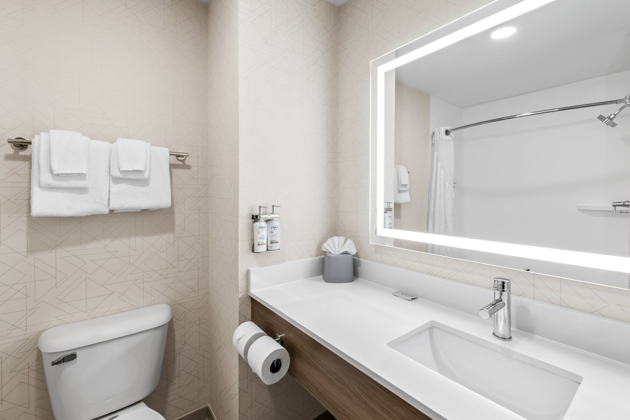 Holiday Inn Express Hotel & Suites Council Bluffs - Conv Ctr - Tap to explore photos